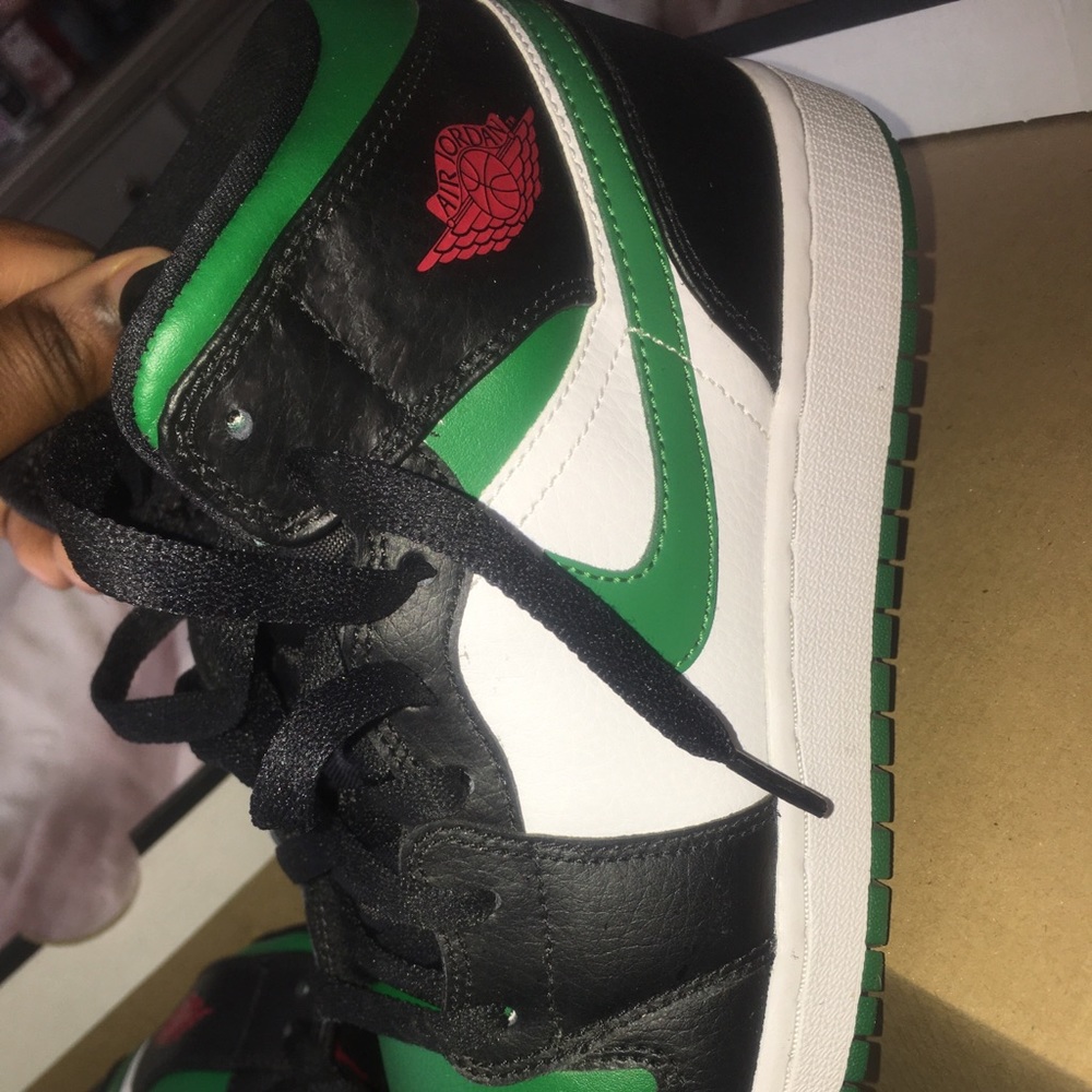 boys air jordan 1 mid retro